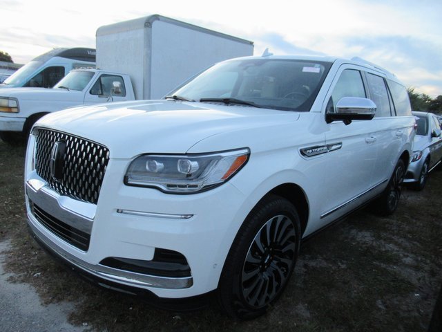 2024 Lincoln Navigator Black Label photo 2