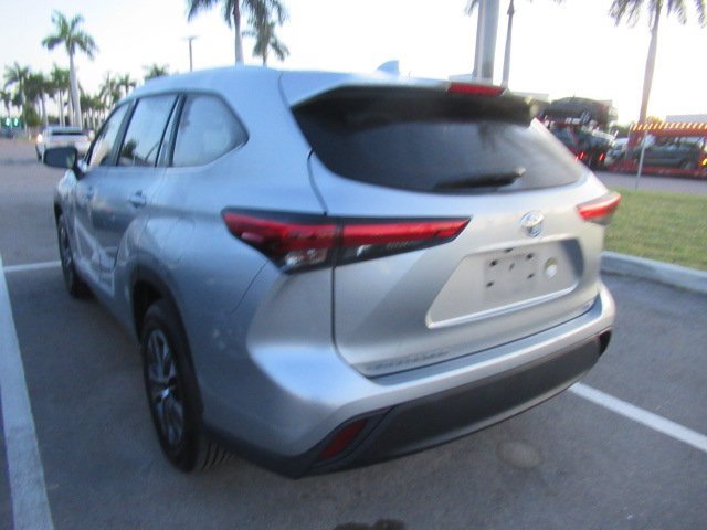 2021 Toyota Highlander XLE photo 4