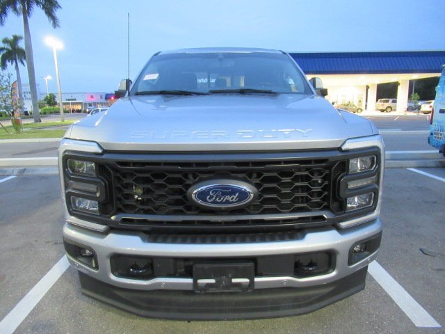 2023 Ford F-250 Lariat photo 2