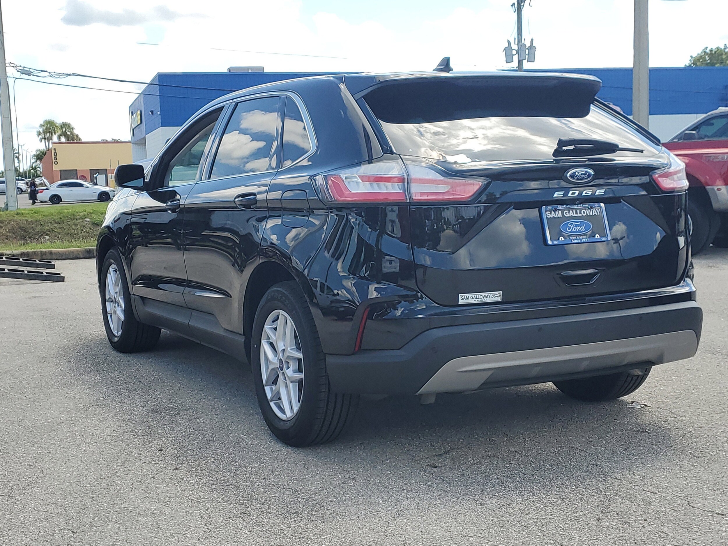 2022 Ford Edge SEL photo 3