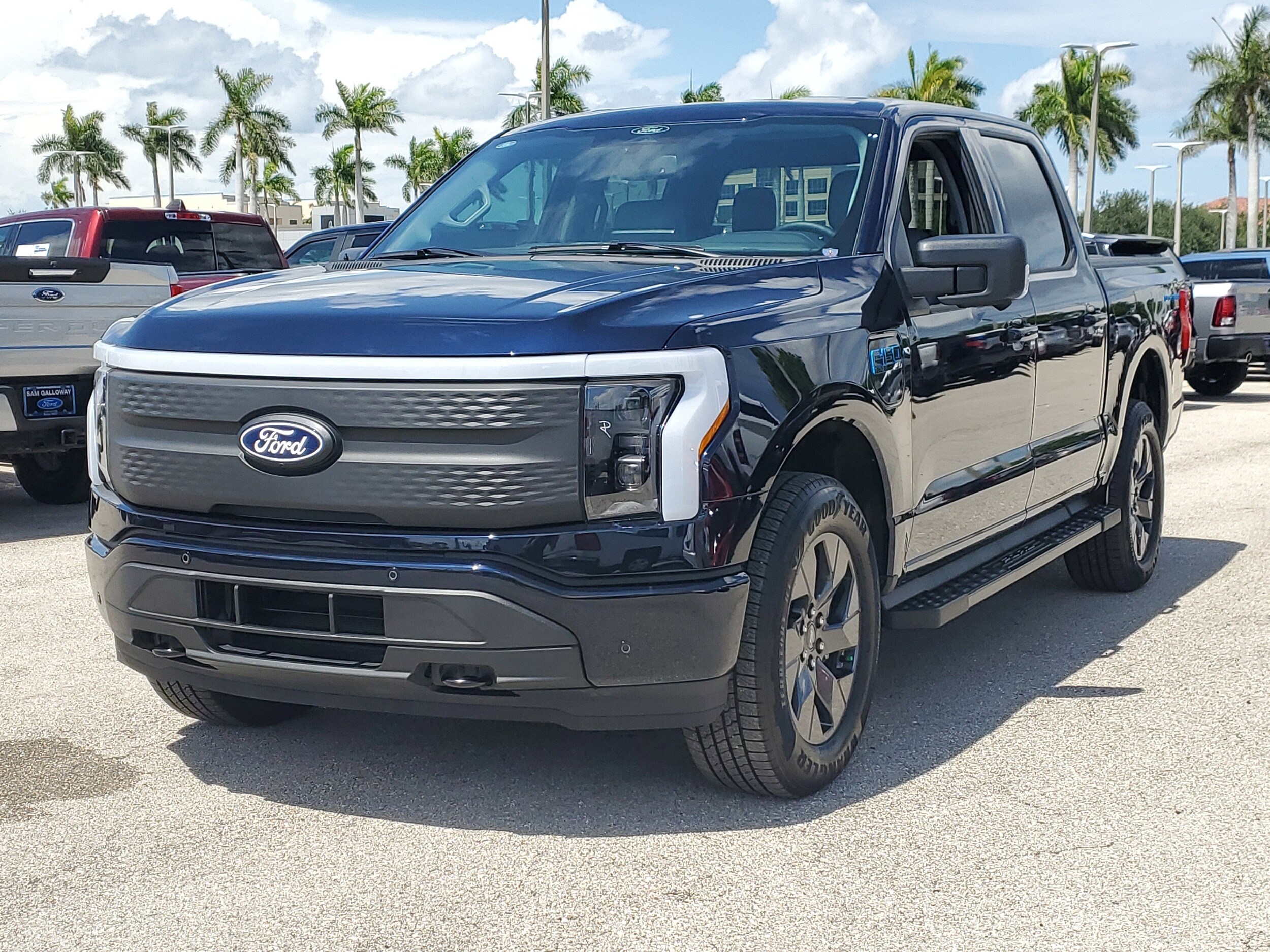 2025 Ford F-150 Lightning photo 3