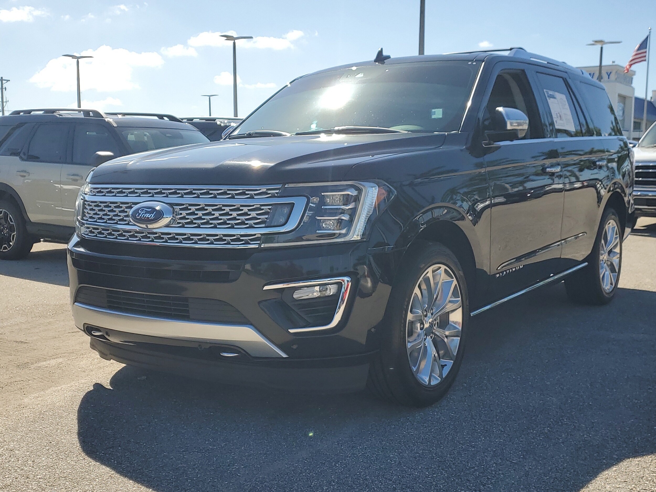 2019 Ford Expedition Platinum photo 3