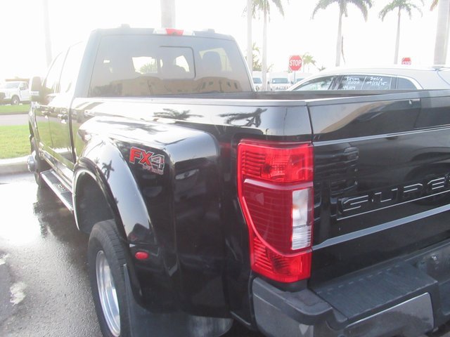 2022 Ford F-350 Lariat photo 4