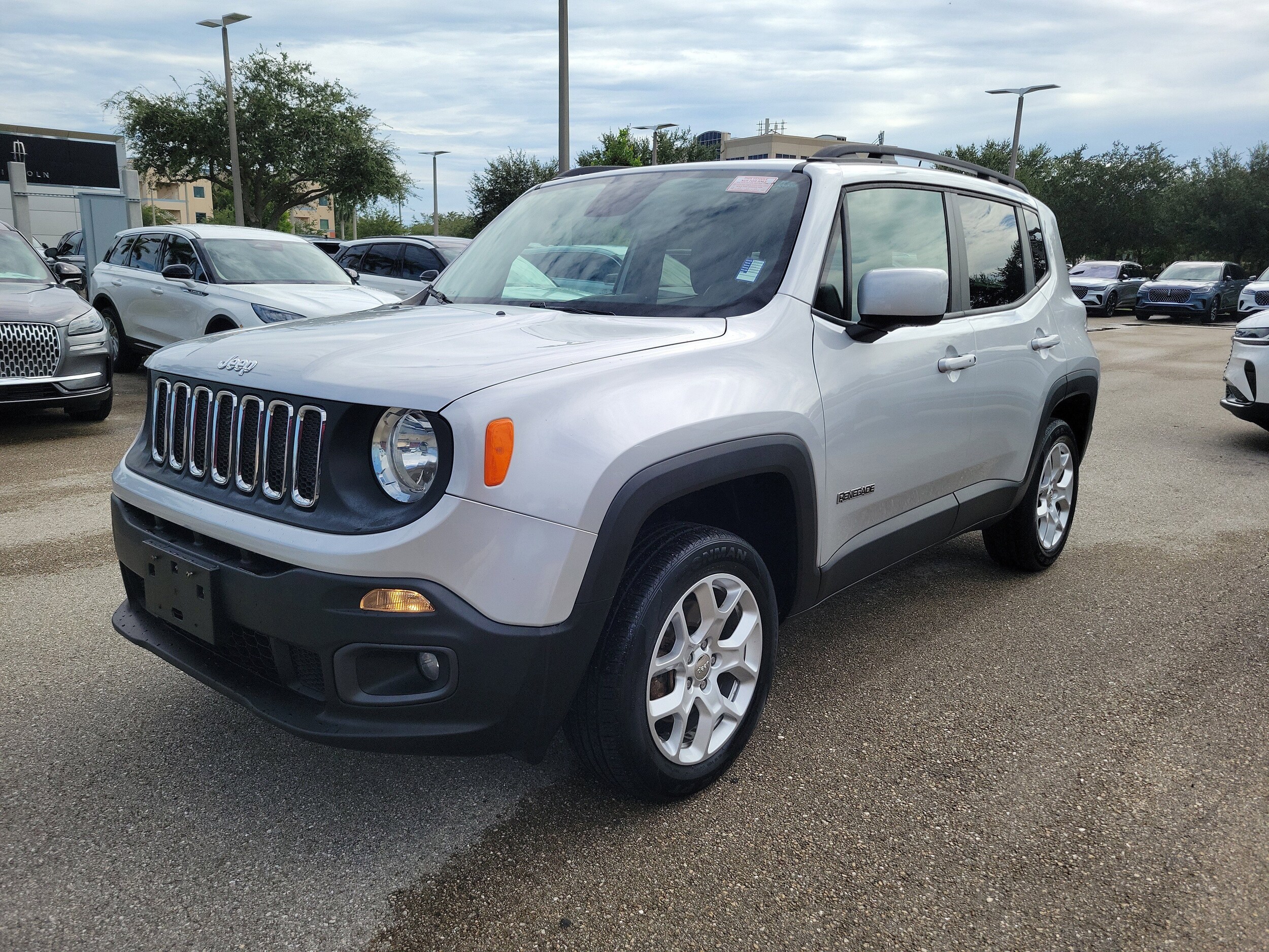 2017 Jeep Renegade Latitude North Edition photo 2