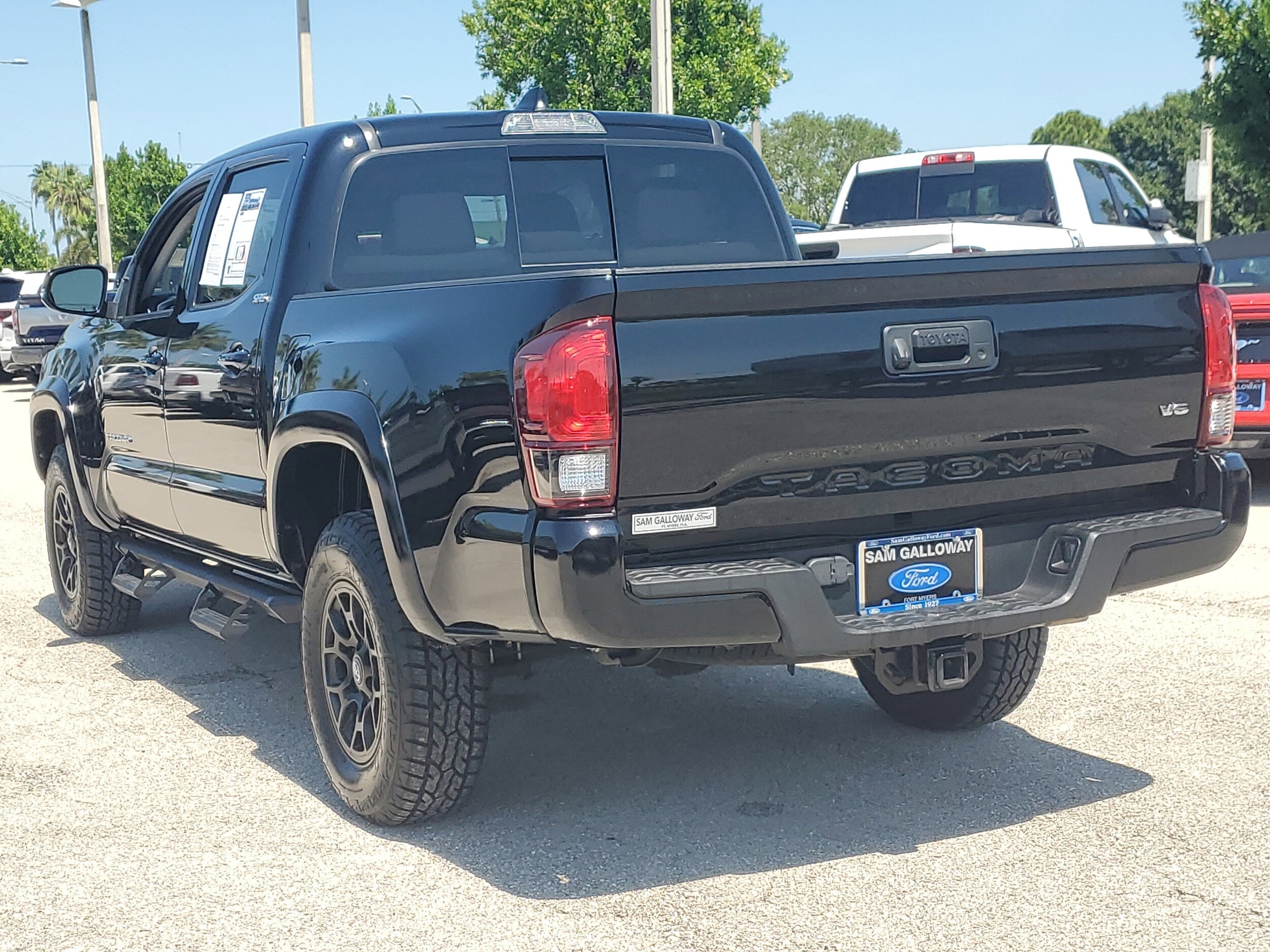 2022 Toyota Tacoma SR5 Short Bed photo 4