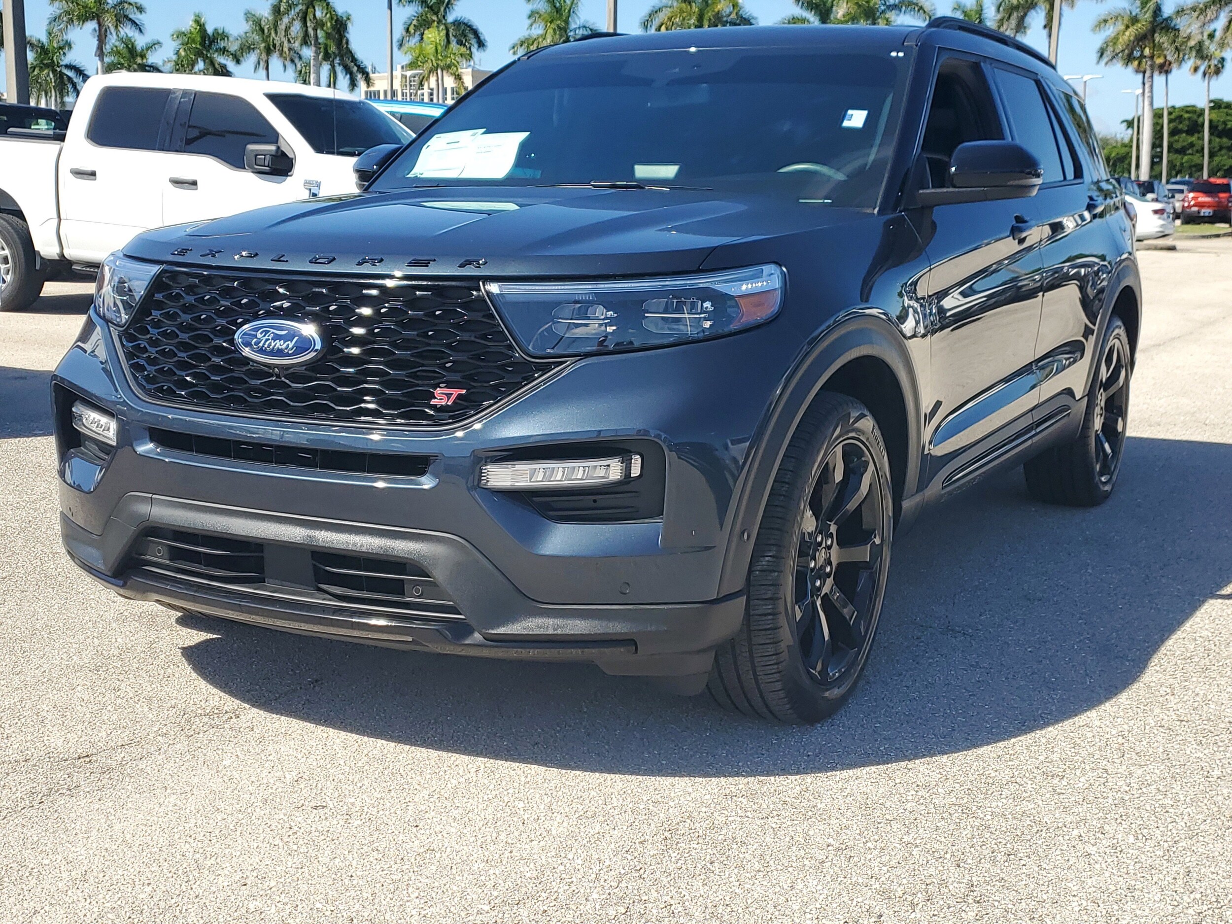2024 Ford Explorer ST photo 3