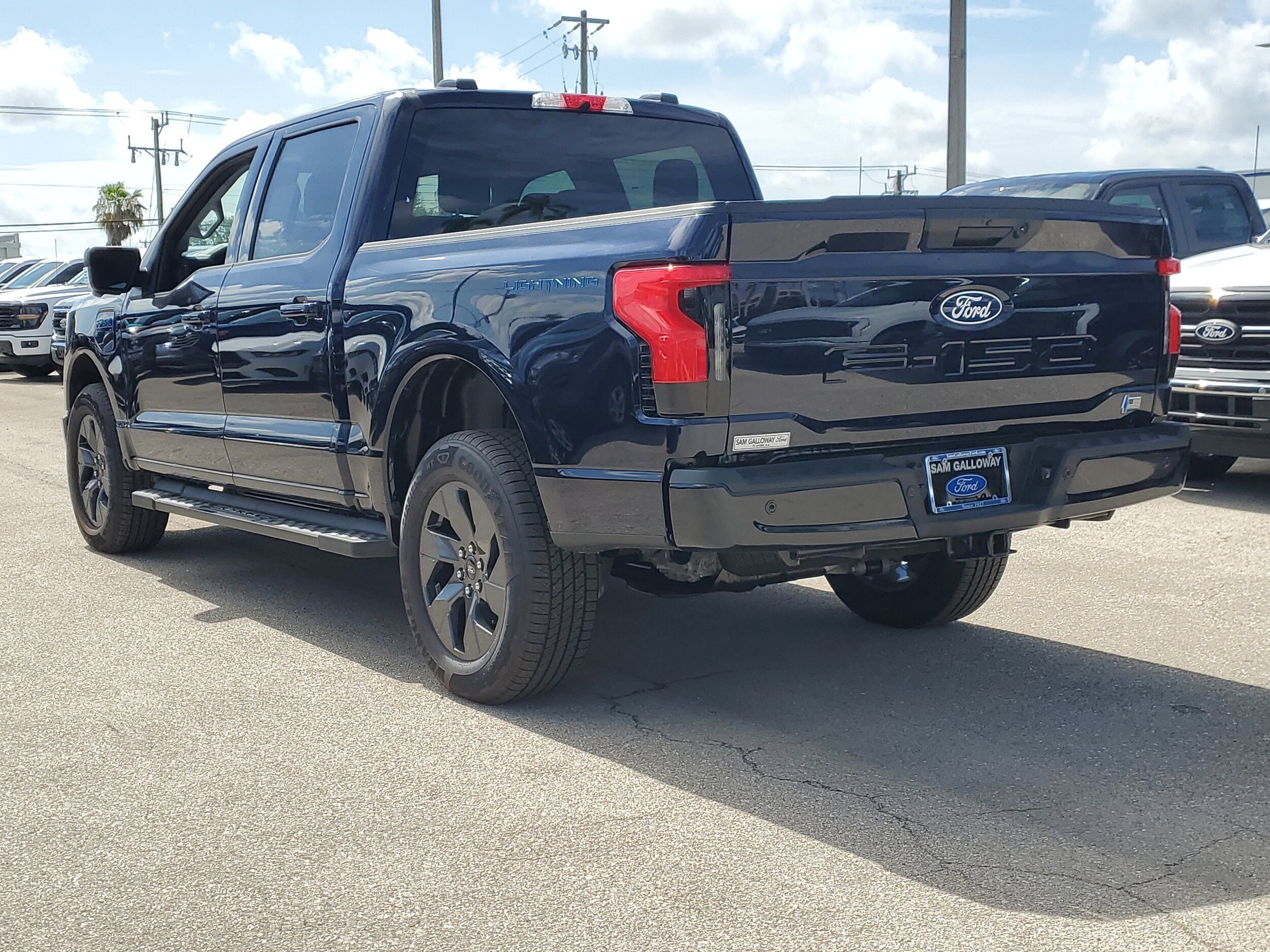 2025 Ford F-150 Lightning photo 4