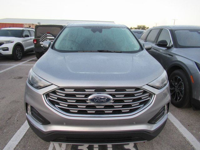 2024 Ford Edge Titanium photo 2