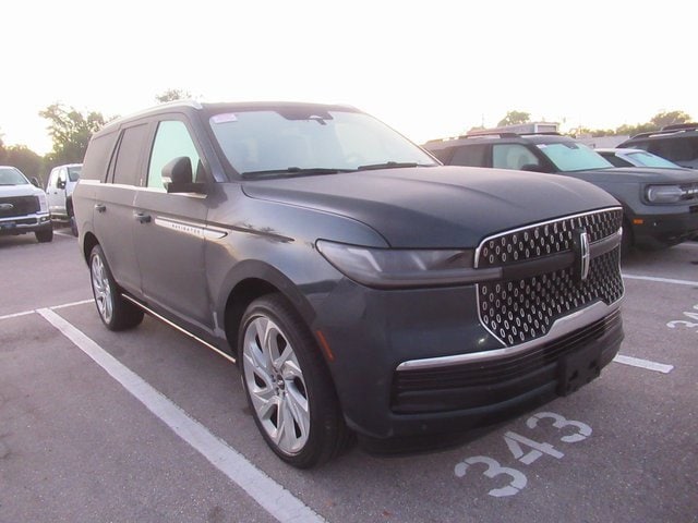 2025 Lincoln Navigator Reserve's photo