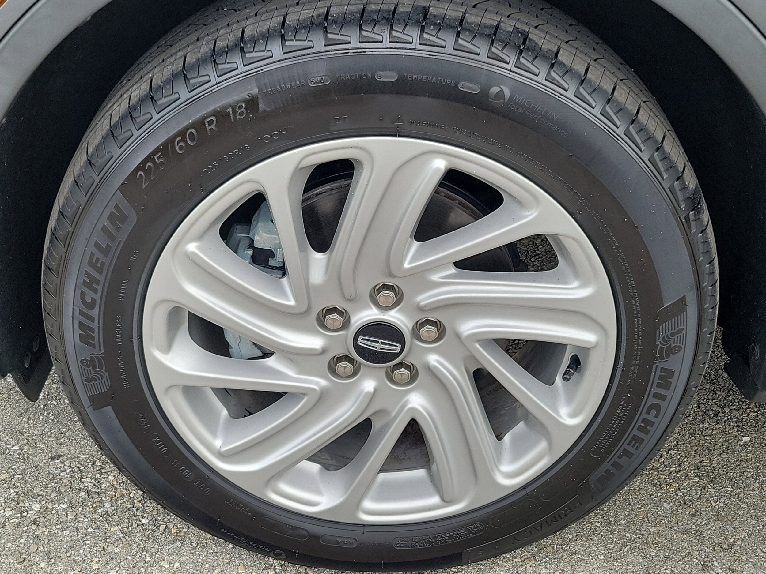 2022 Lincoln Corsair Standard photo 4