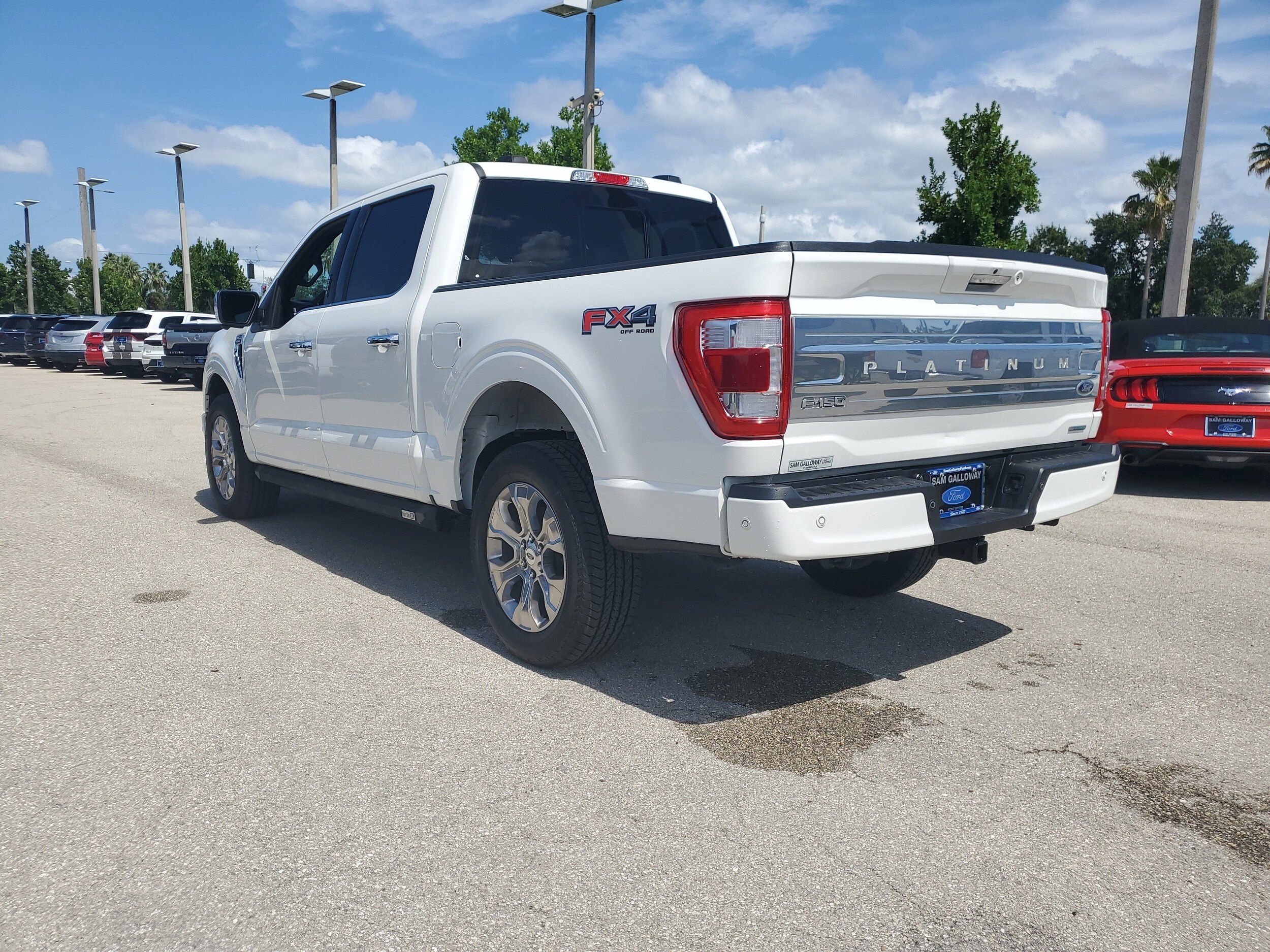 2023 Ford F-150 Platinum photo 4