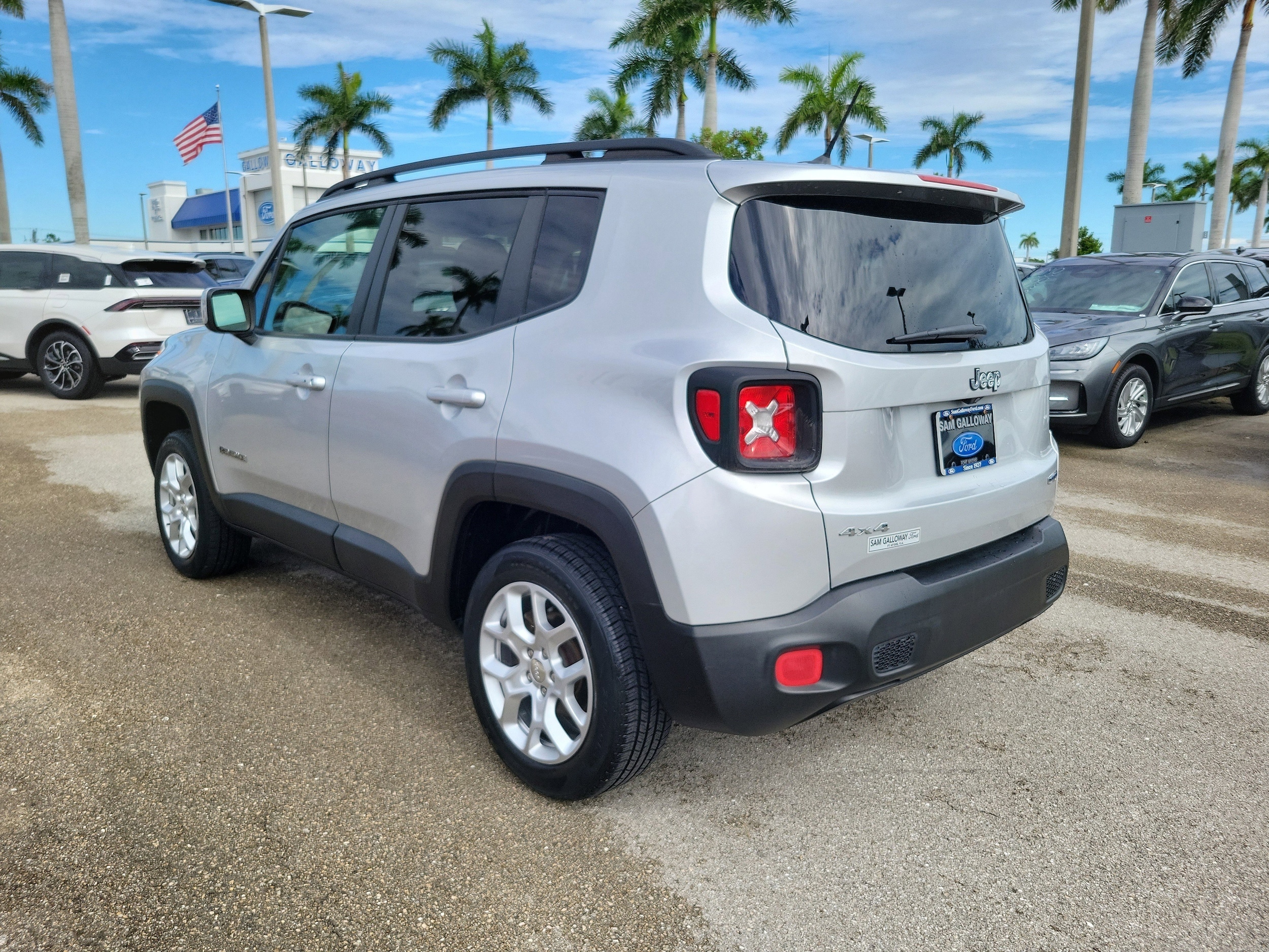 2017 Jeep Renegade Latitude North Edition photo 3