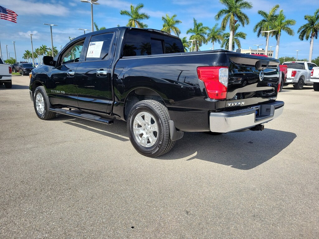 Used 2018 Nissan Titan SV Crew Cab Truck