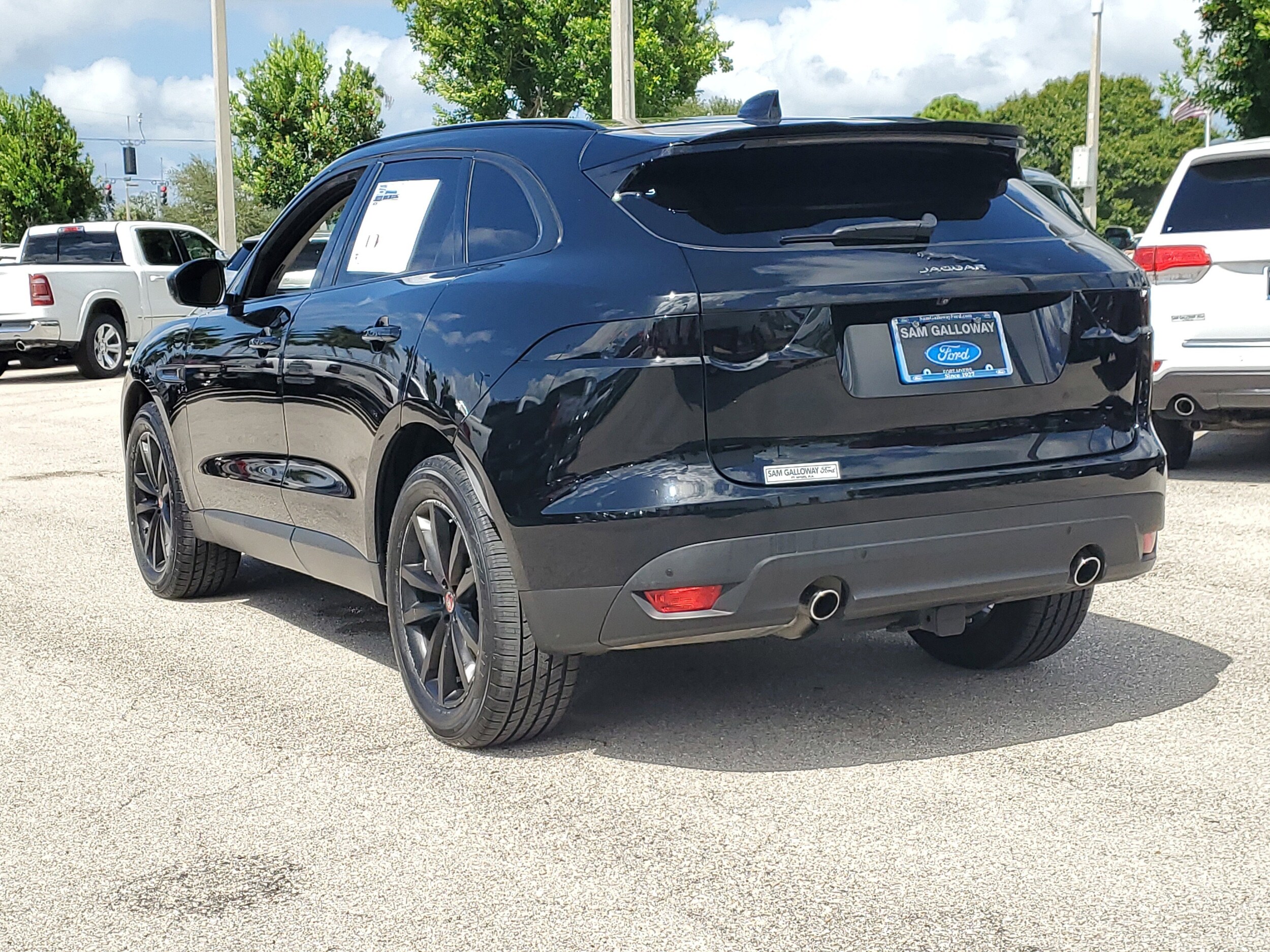 2019 Jaguar F-PACE Prestige photo 4