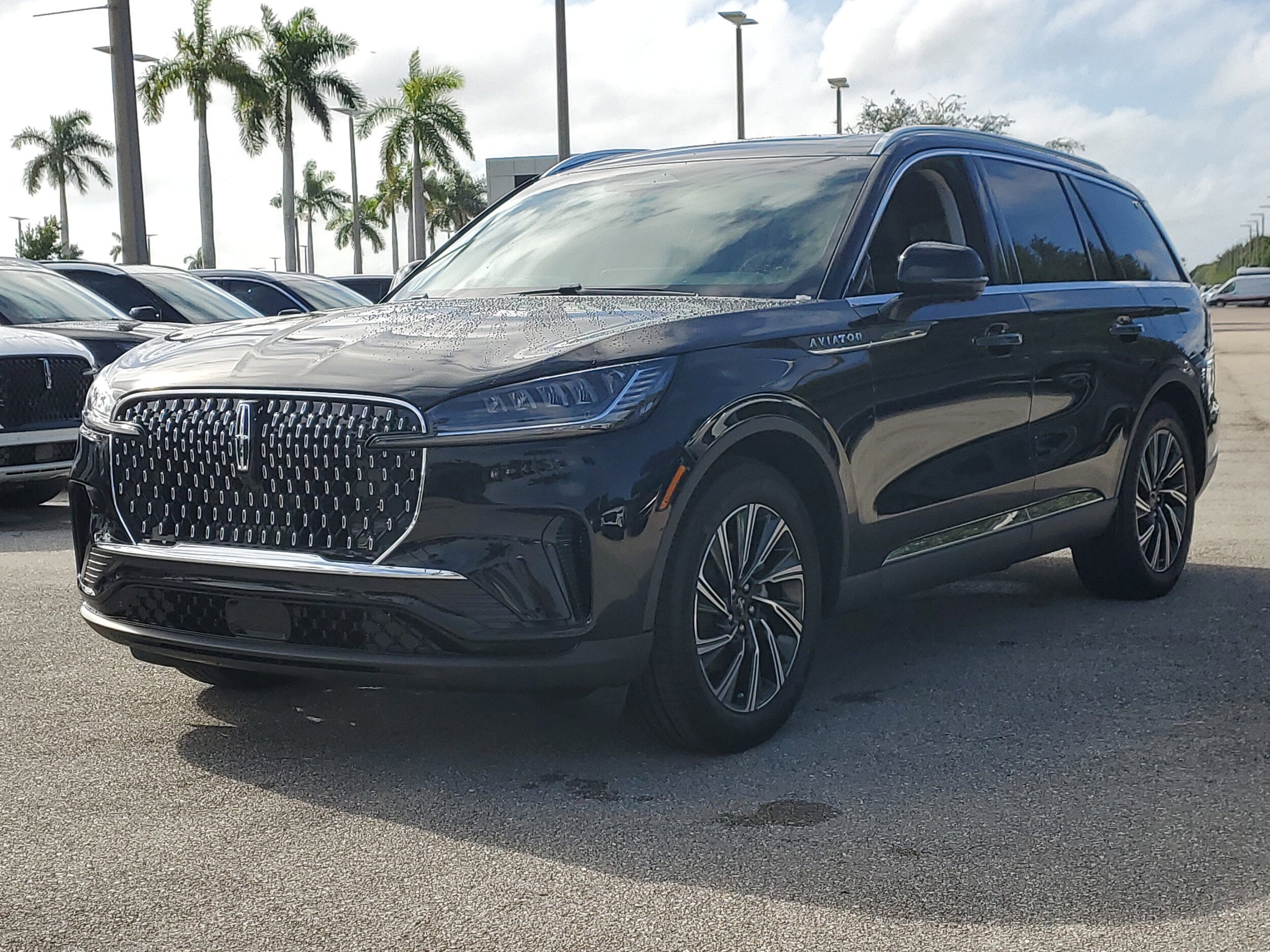2025 Lincoln Aviator Premiere photo 2