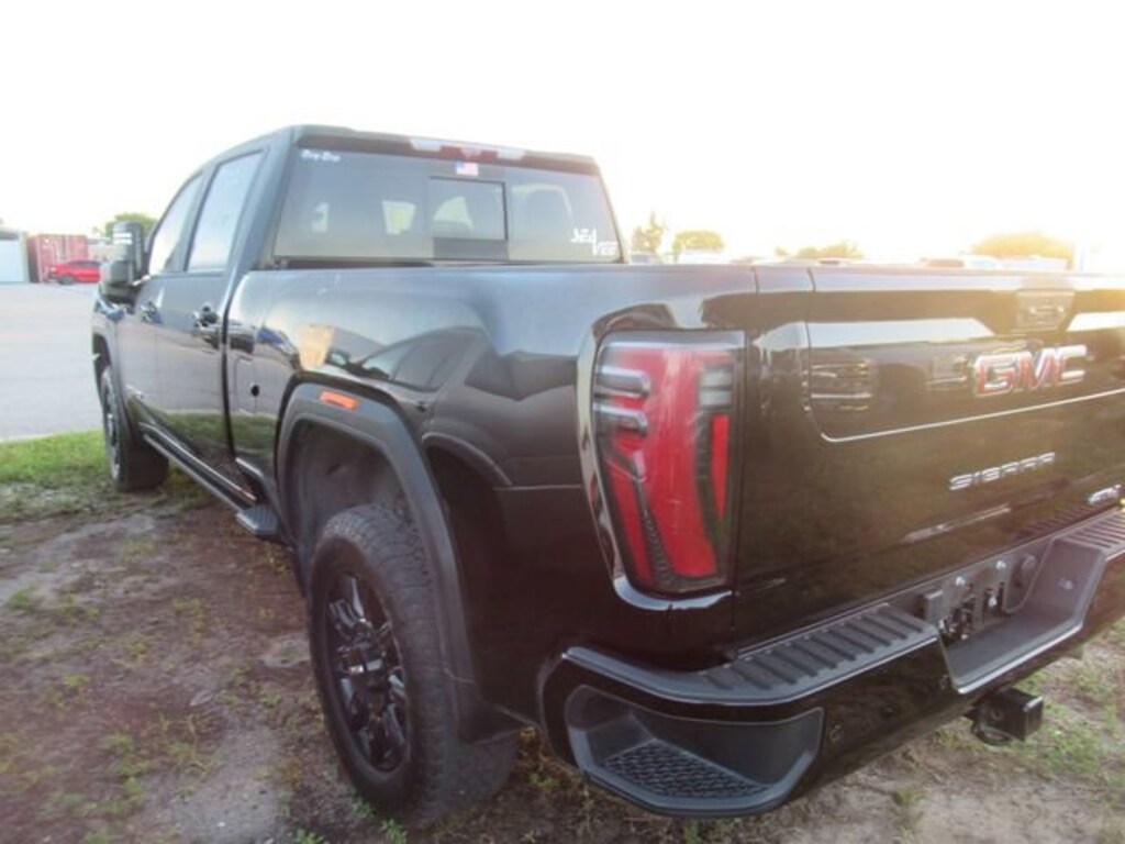 Used 2025 GMC Sierra 2500HD AT4 Crew Cab Short Bed Truck