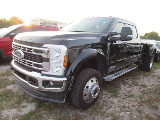 2025 Ford F-450 photo 3