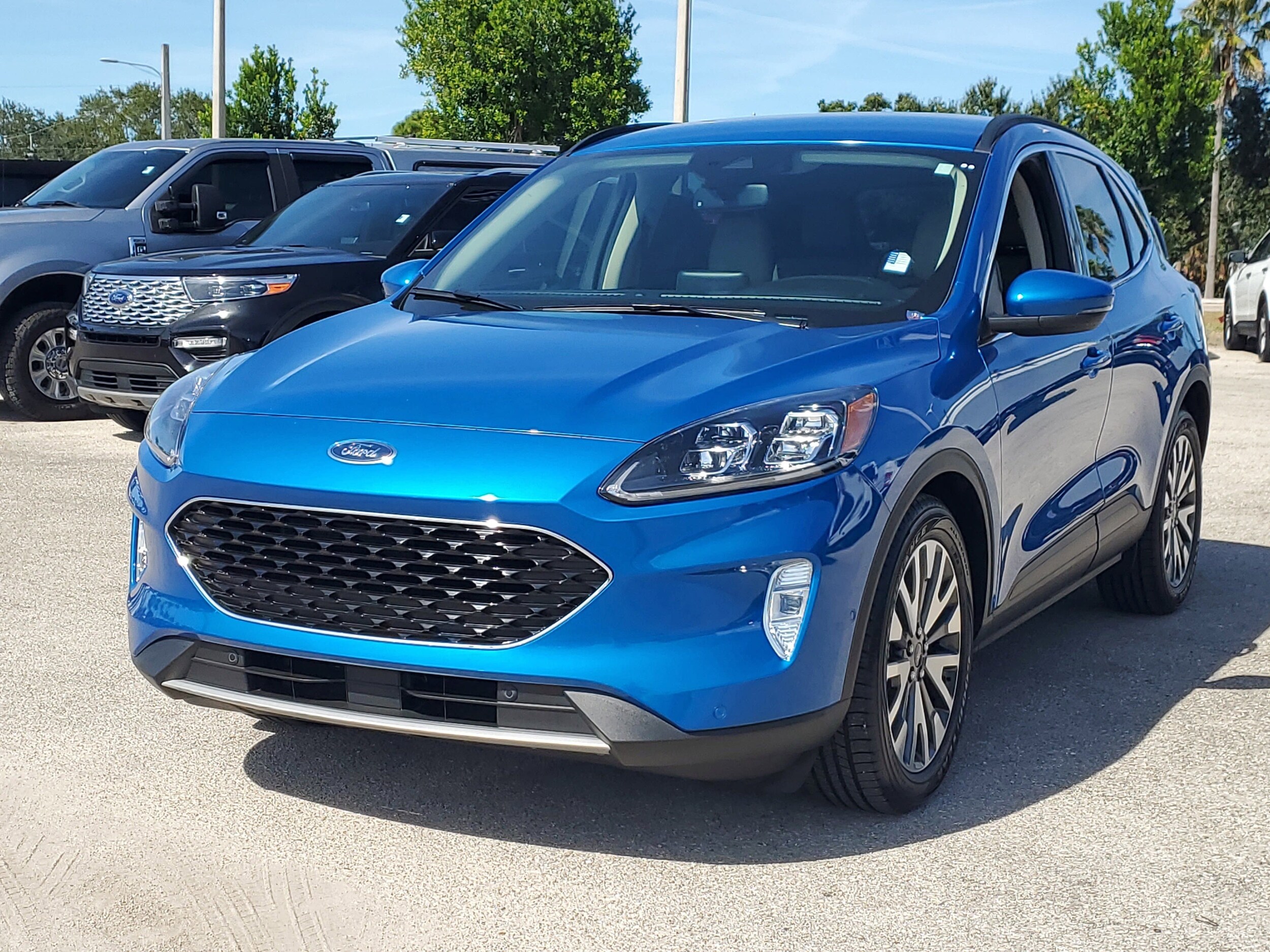 2020 Ford Escape Hybrid Titanium photo 3