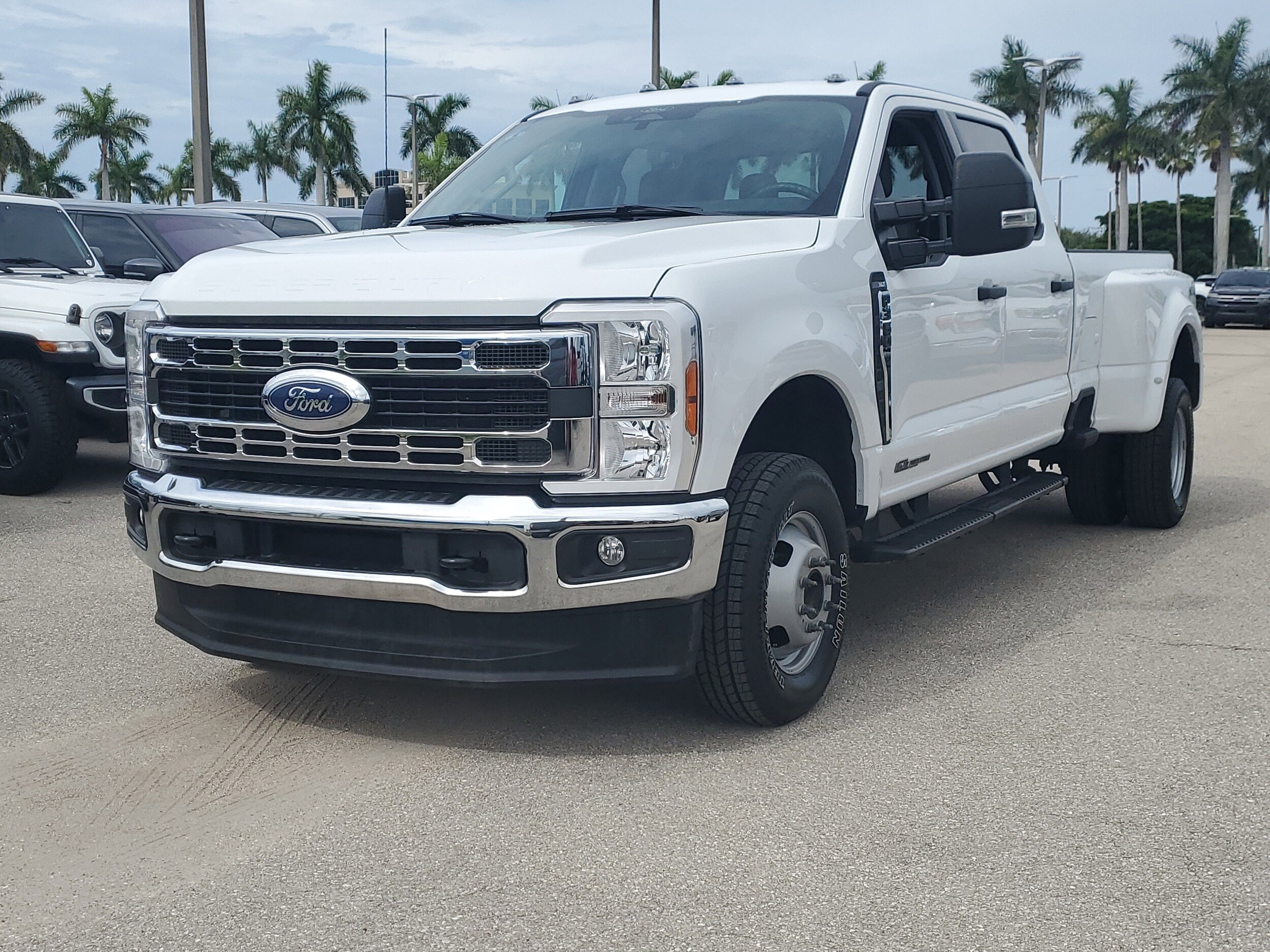 2024 Ford F-350 XLT photo 2