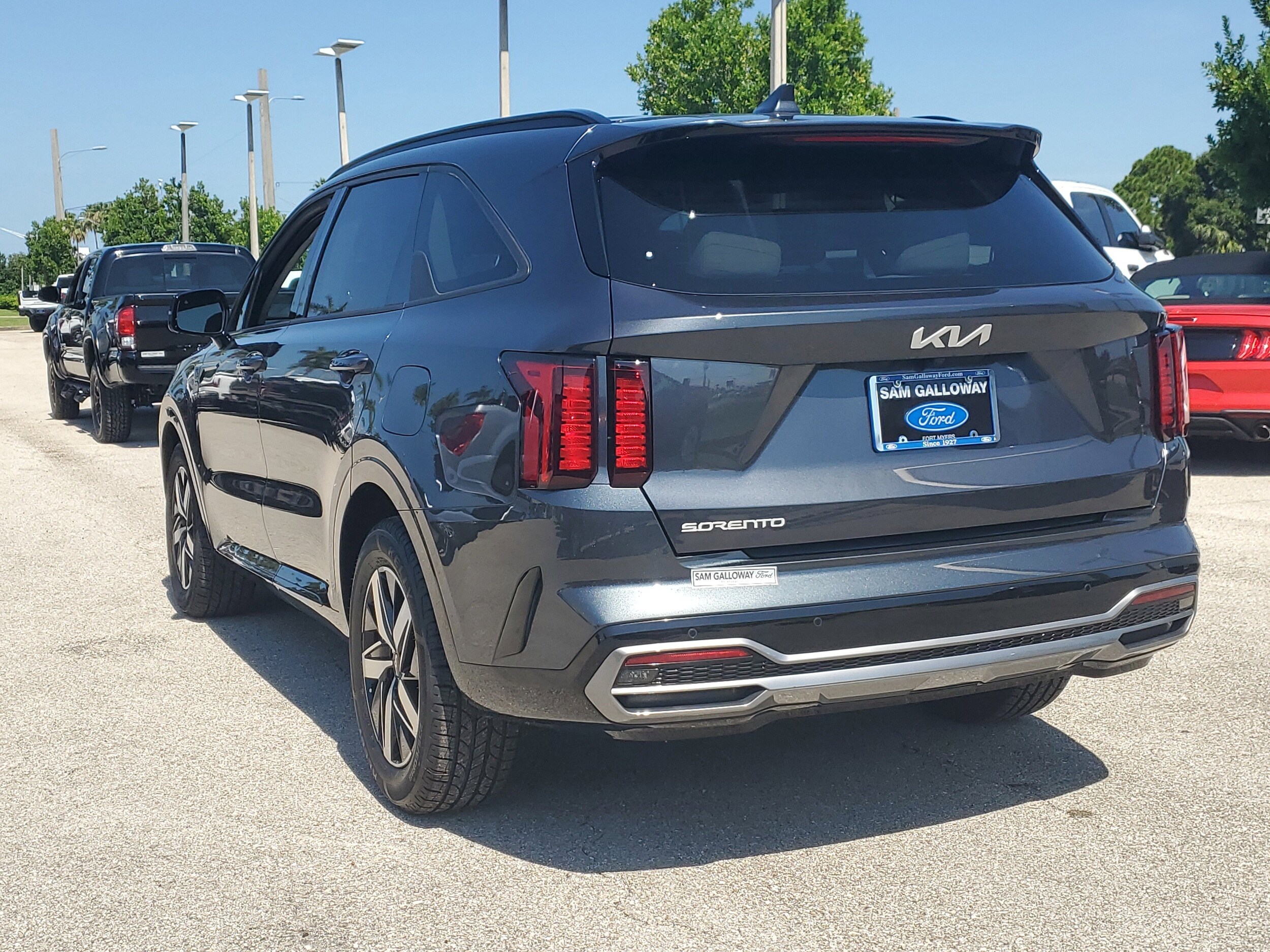 2023 Kia Sorento S photo 3