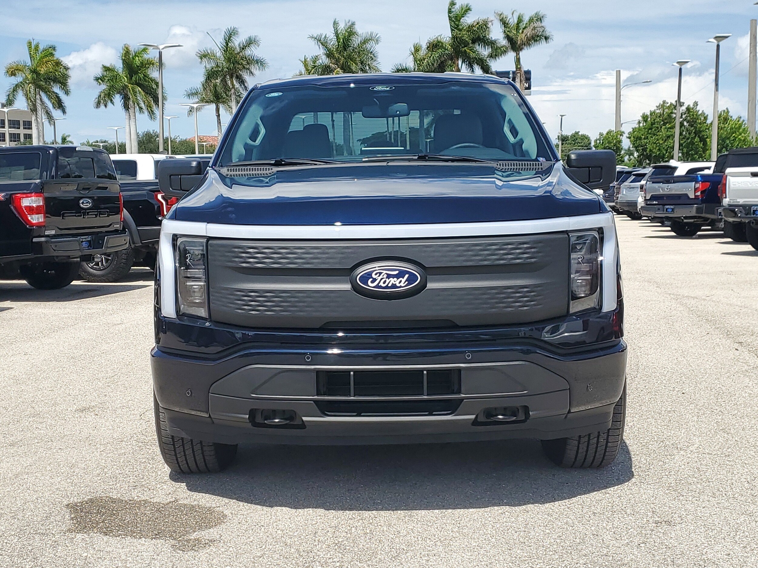 2025 Ford F-150 Lightning photo 2