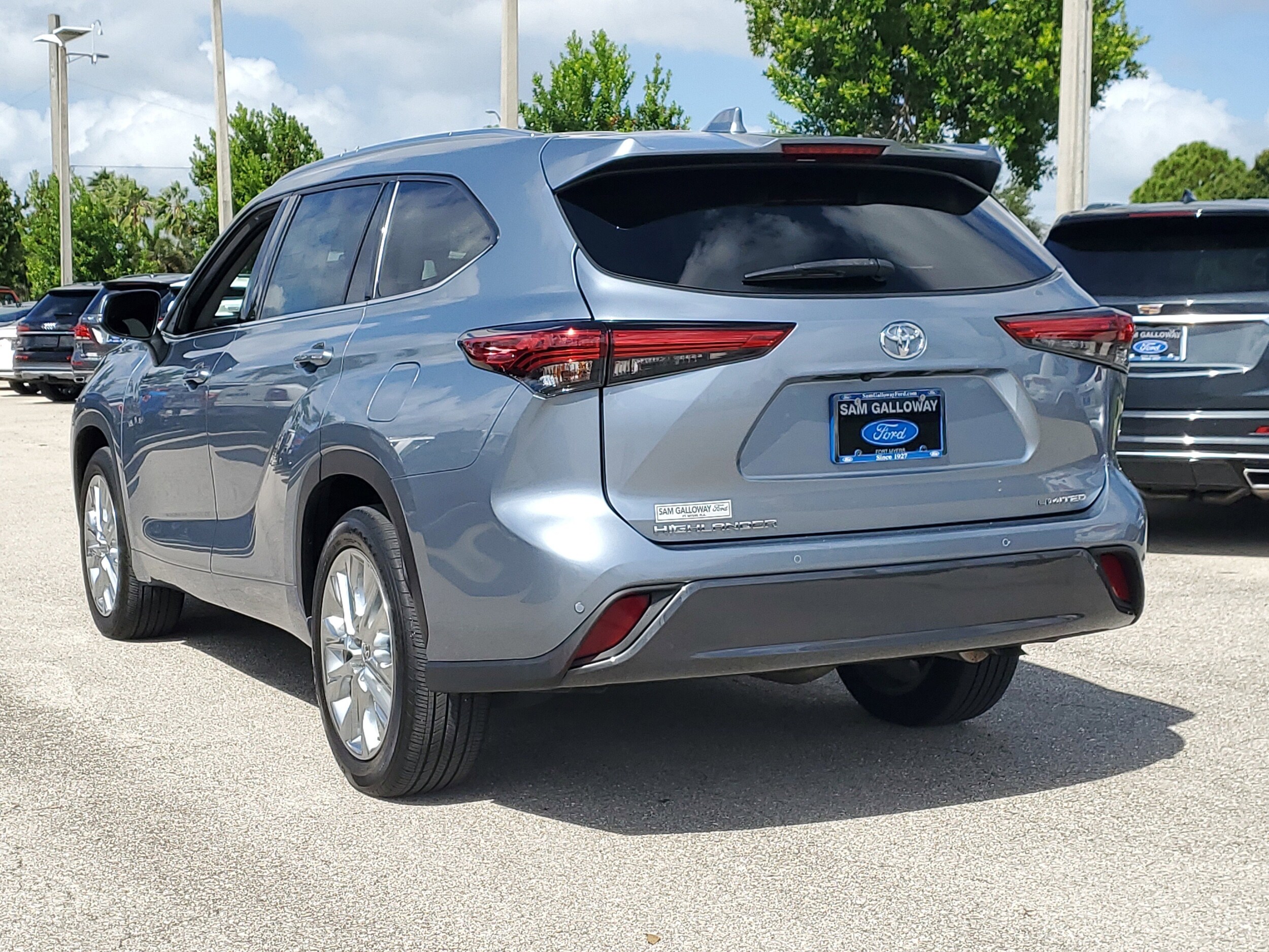 2021 Toyota Highlander Limited photo 2