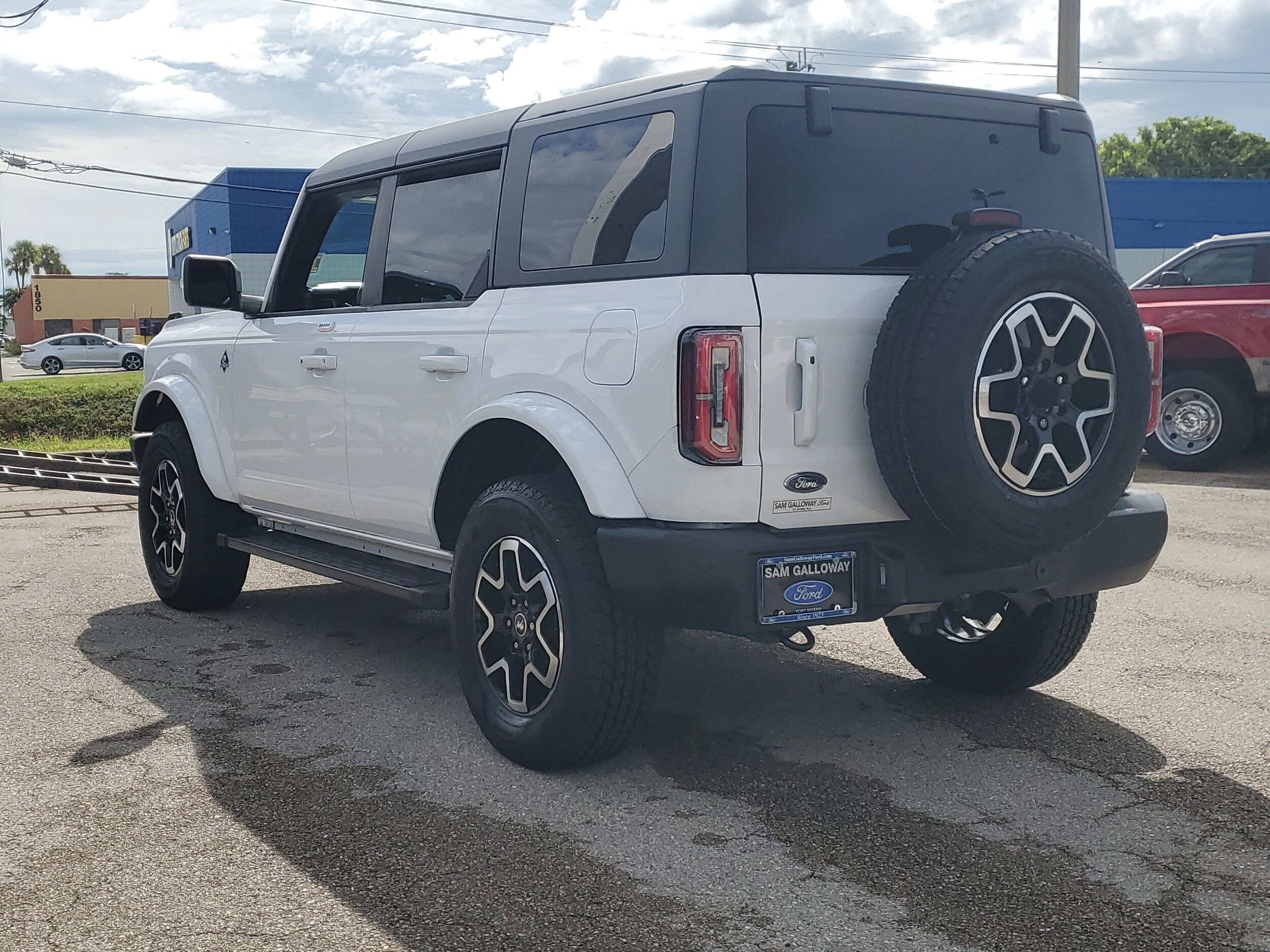 2023 Ford Bronco Outer Banks photo 4
