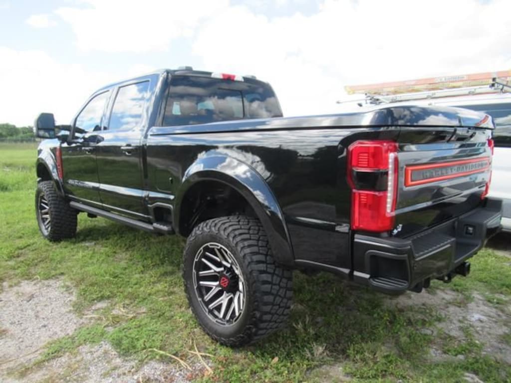 Used 2024 Ford F-250 Lariat Crew Cab Truck