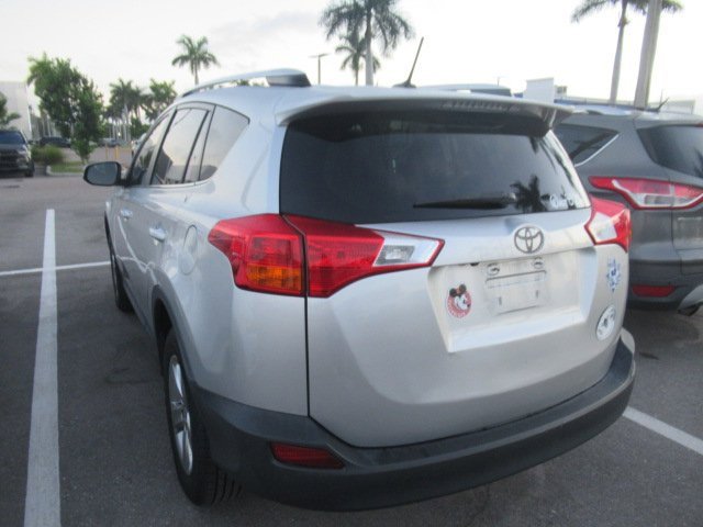 2015 Toyota RAV4 XLE photo 3