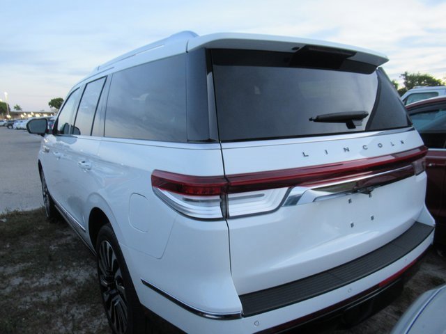 2024 Lincoln Navigator Black Label photo 3