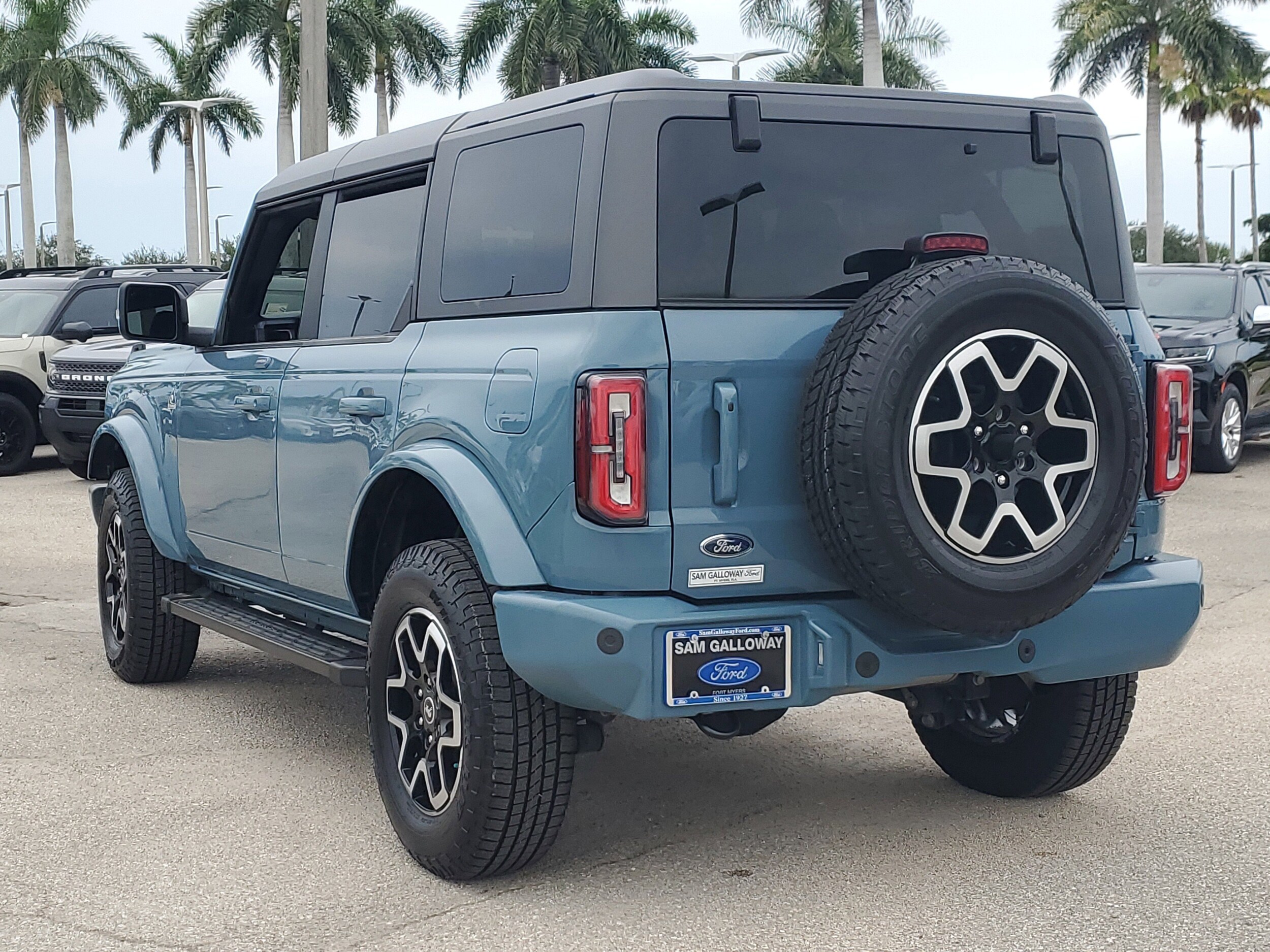 2022 Ford Bronco Outer Banks photo 3