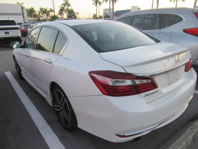 2017 Honda Accord Sport photo 3