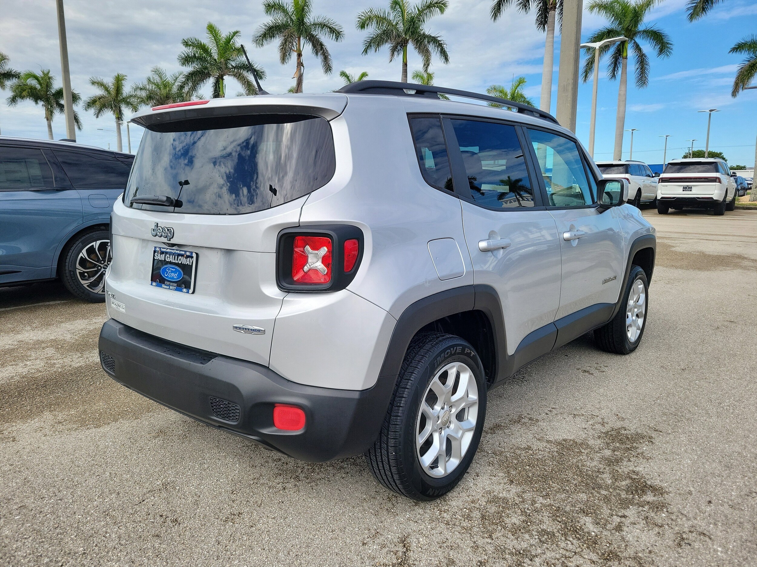 2017 Jeep Renegade Latitude North Edition photo 4