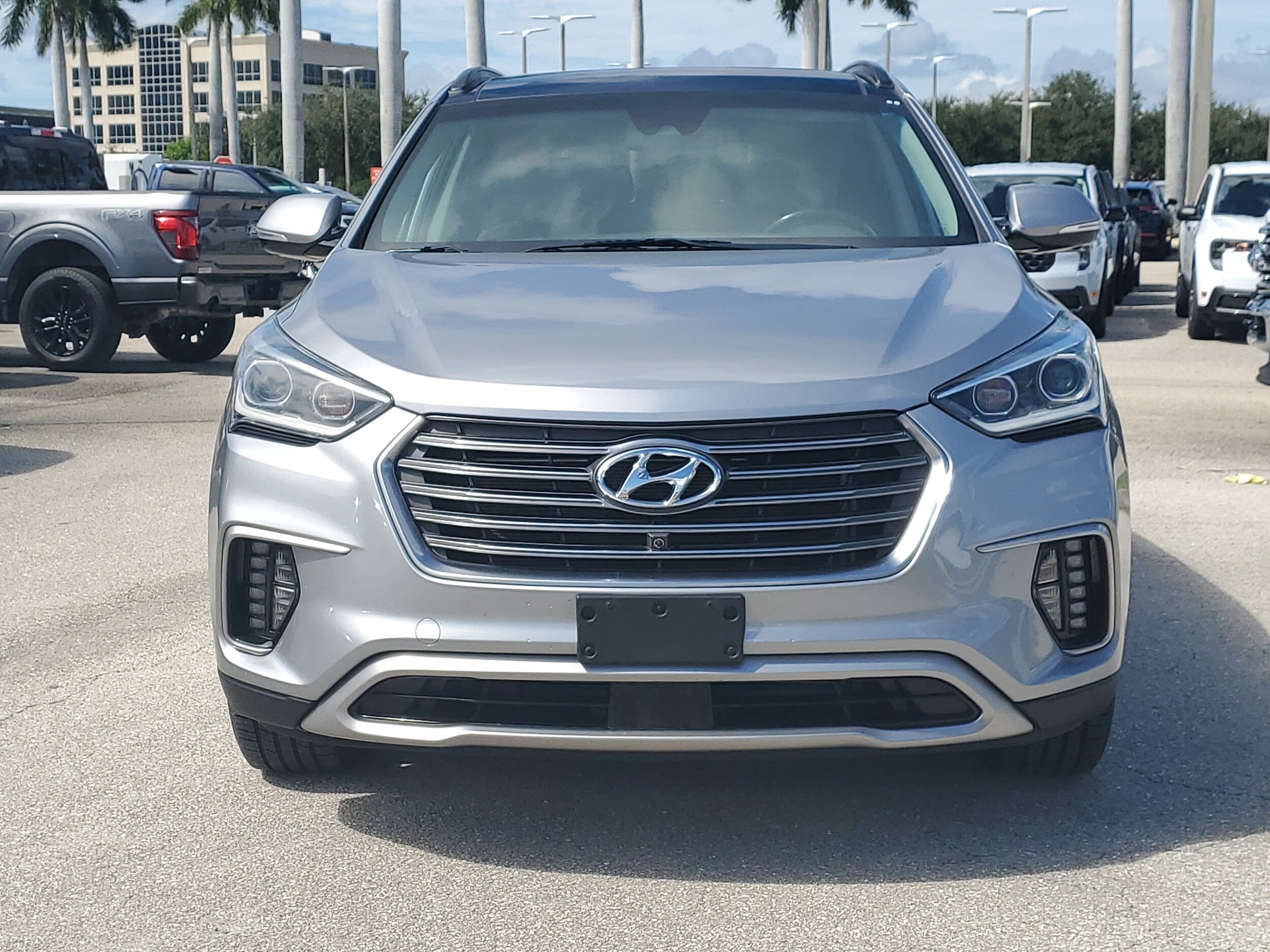 2018 Hyundai Santa Fe SE Ultimate photo 2
