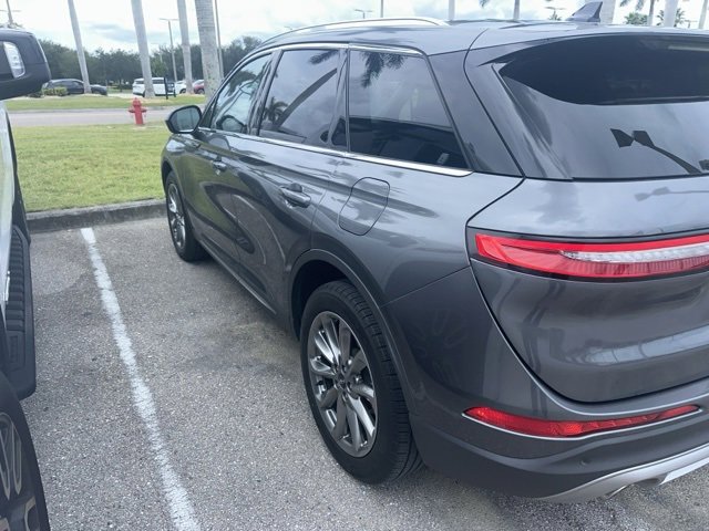 2022 Lincoln Corsair Standard photo 2