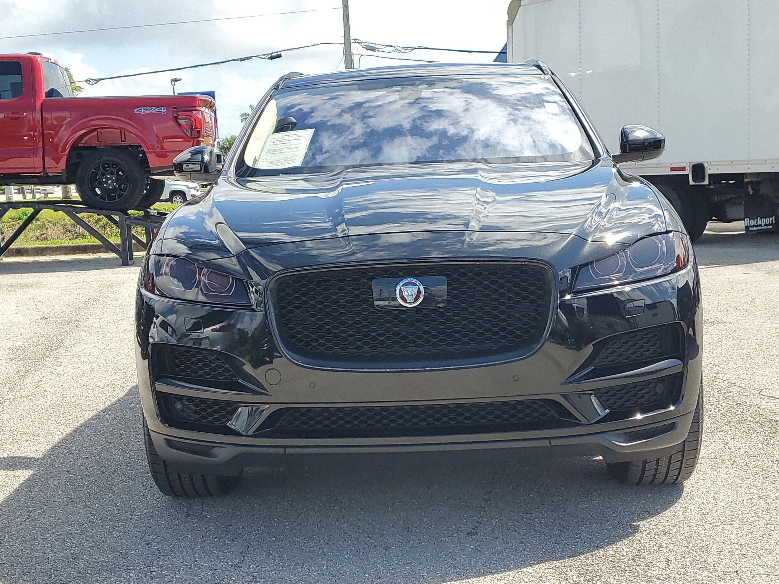 2019 Jaguar F-PACE Prestige photo 2