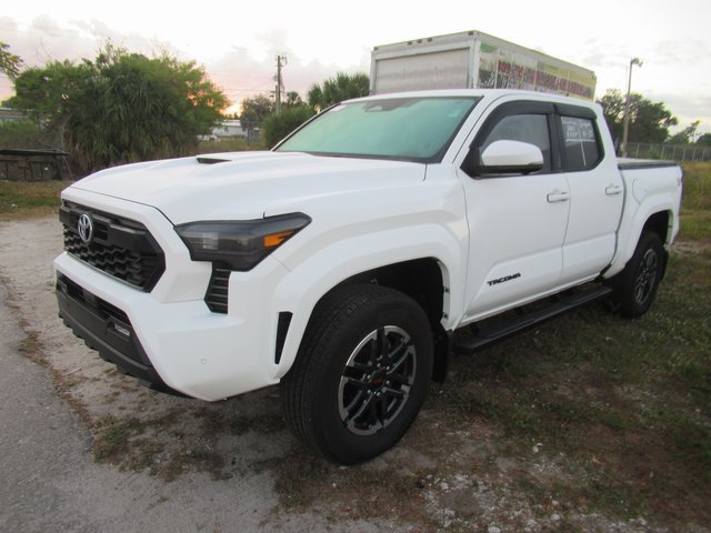 2025 Toyota Tacoma TRD Off-Road photo 3