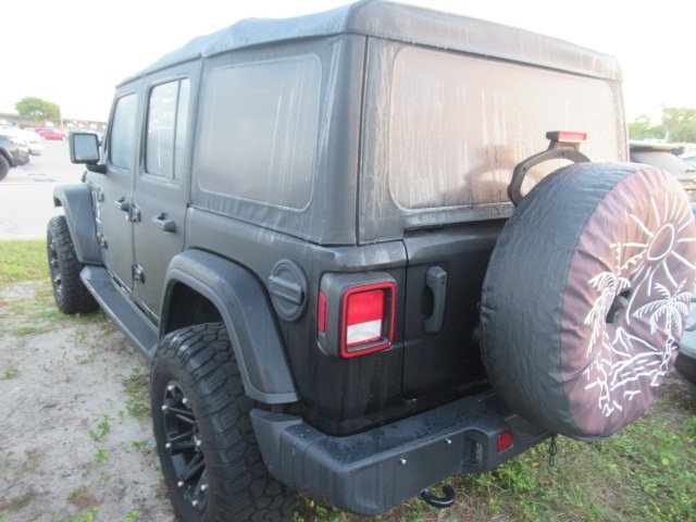 2021 Jeep Wrangler Unlimited Sahara photo 4