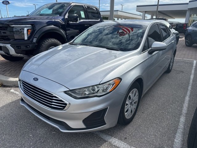2019 Ford Fusion S photo 2
