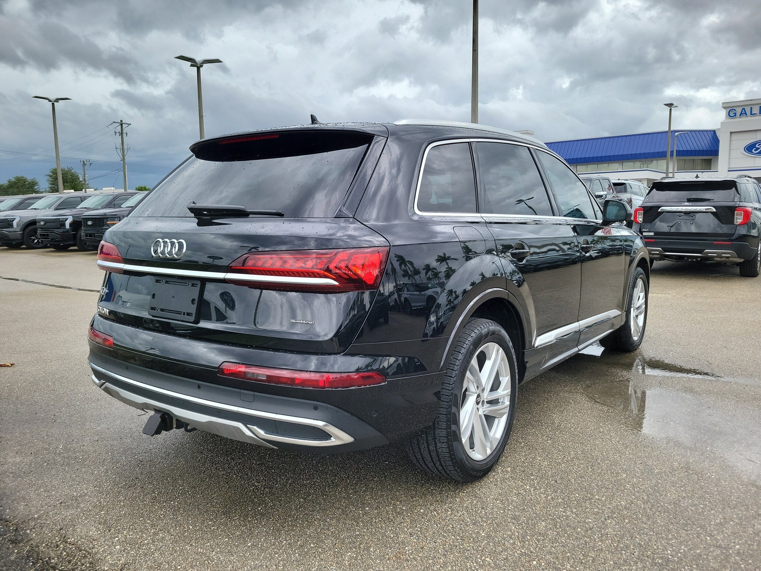2023 Audi Q7 55 Premium photo 2