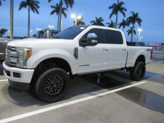 2017 Ford F-250 Platinum photo 3