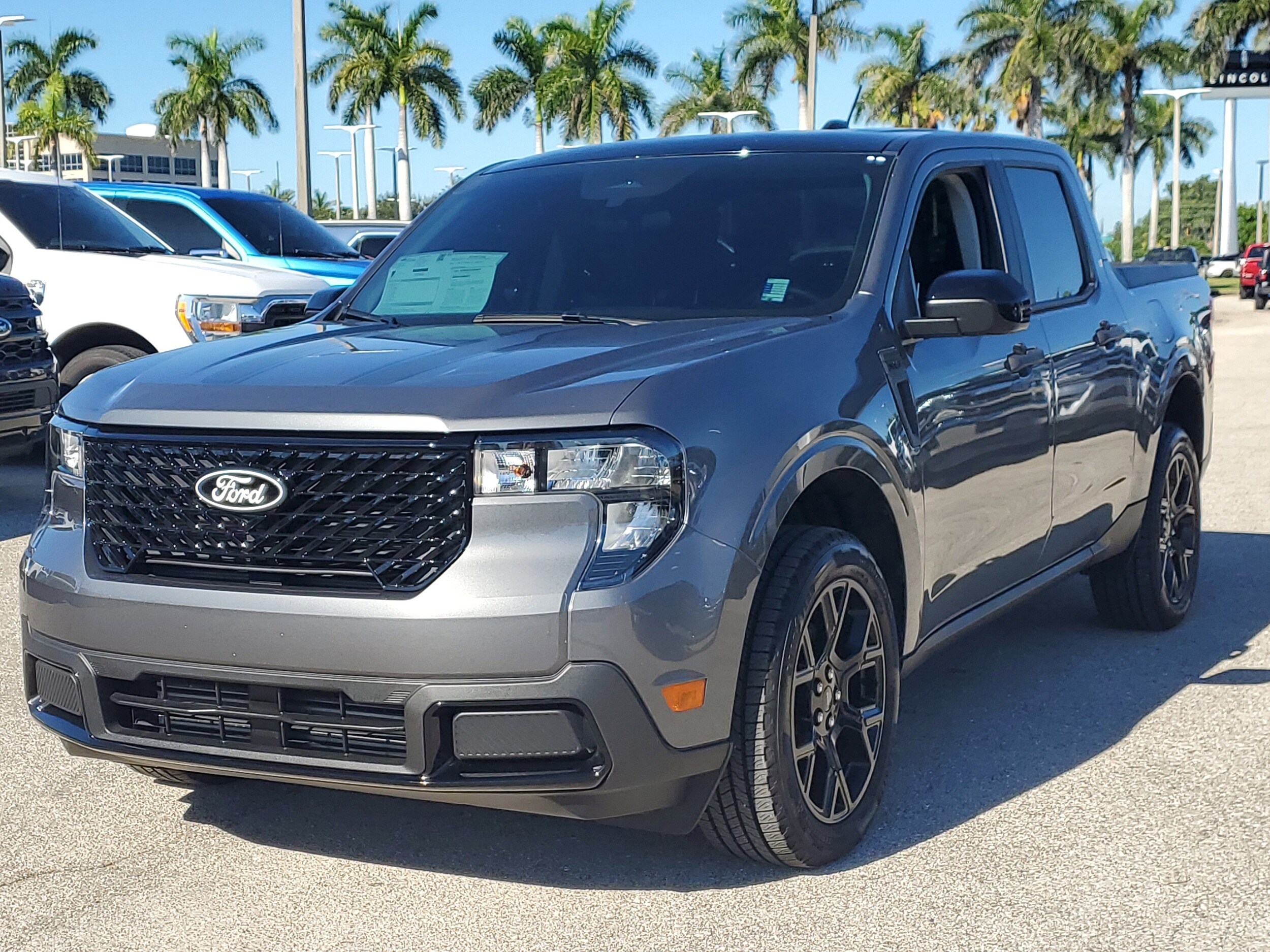 2025 Ford Maverick XLT photo 3