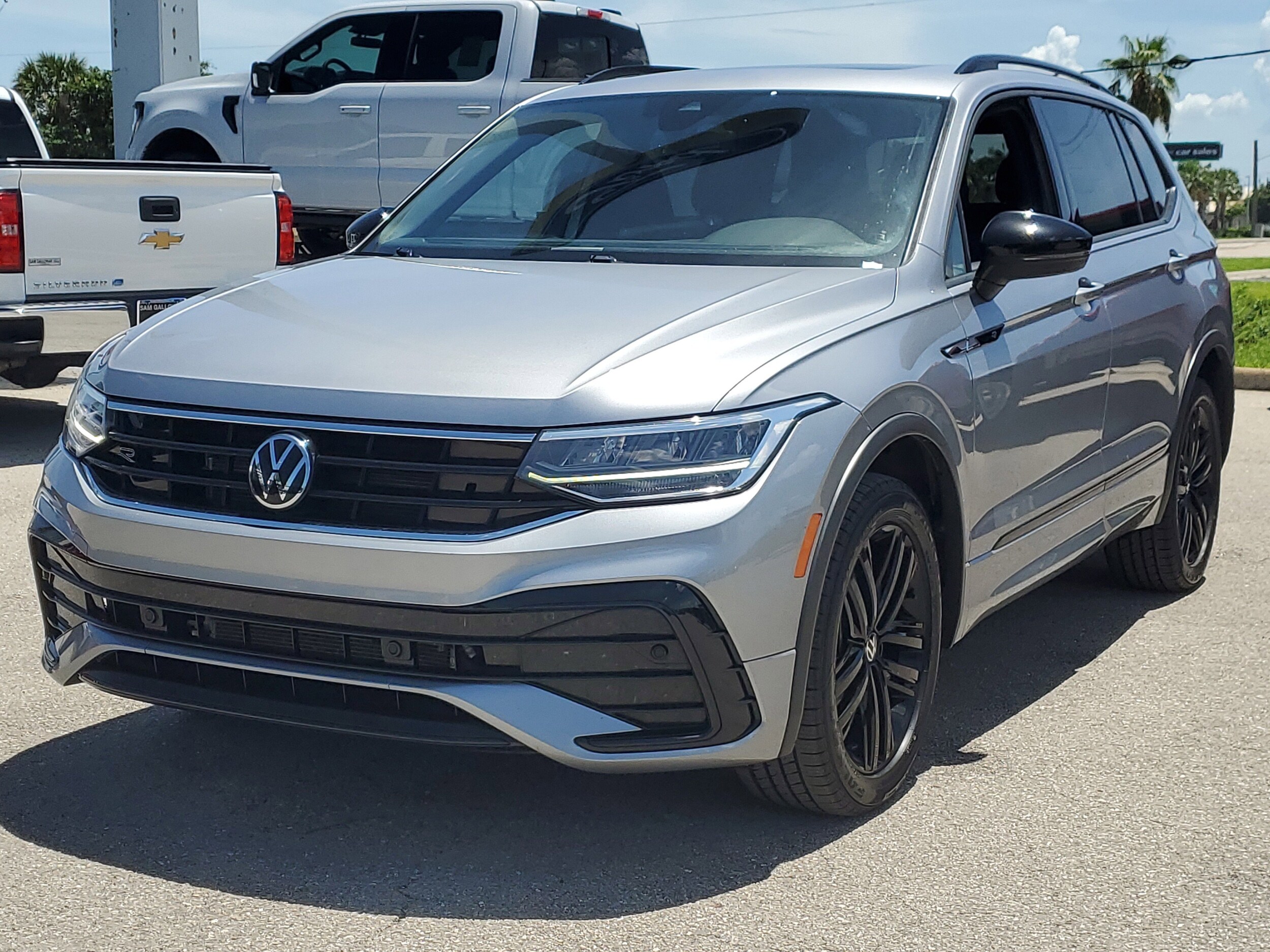 2022 Volkswagen Tiguan SE R-Line Black photo 3