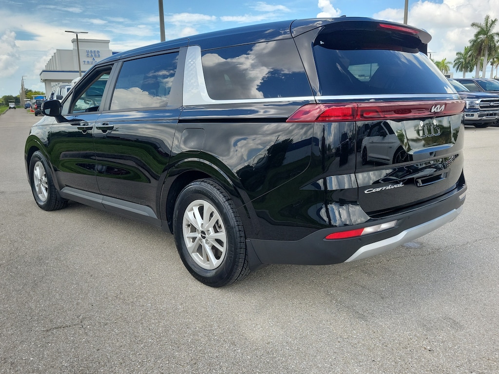 Certified 2022 Kia Carnival LXS PASSENGER VAN