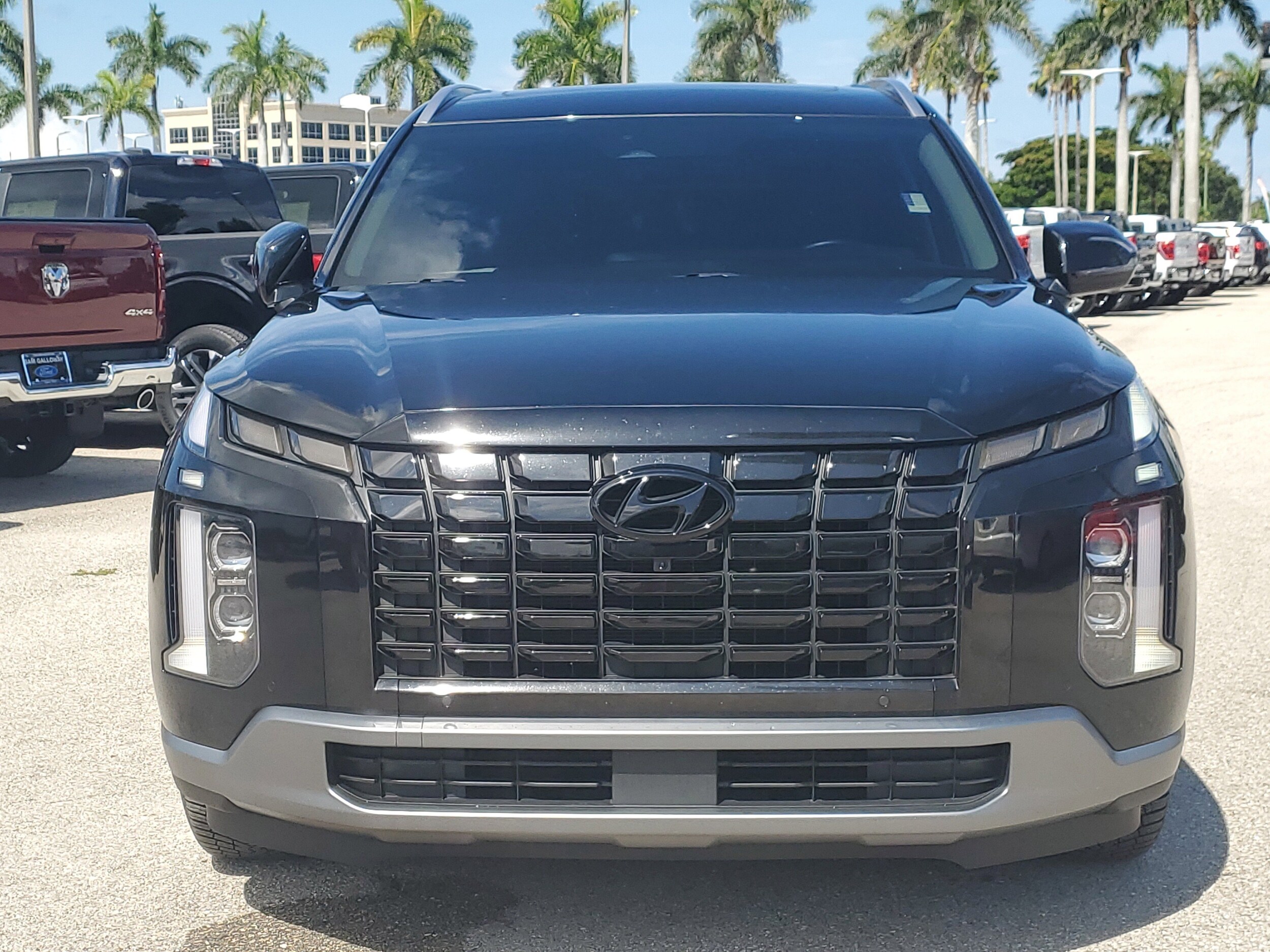 2023 Hyundai Palisade Limited photo 2