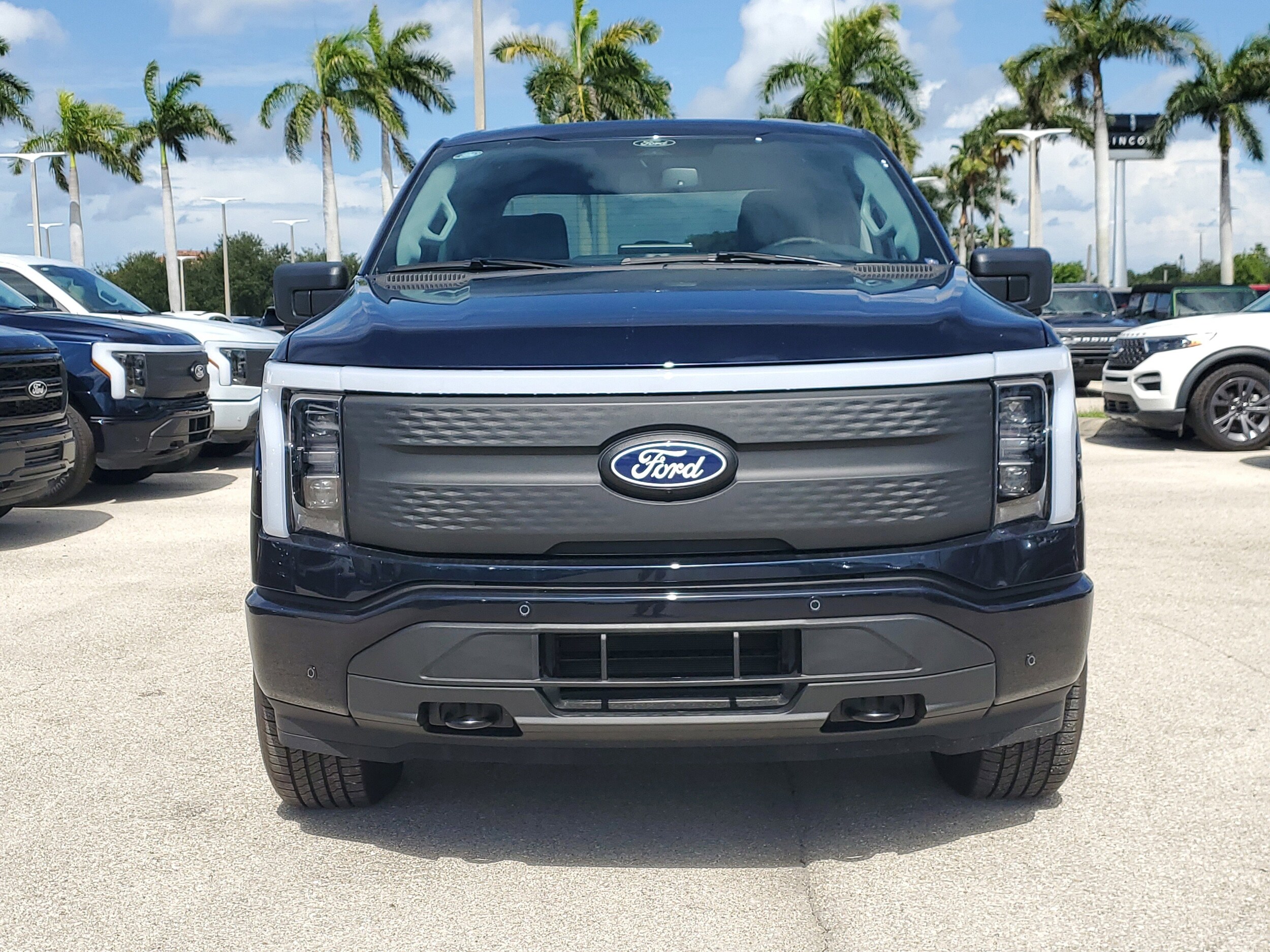 2025 Ford F-150 Lightning photo 2