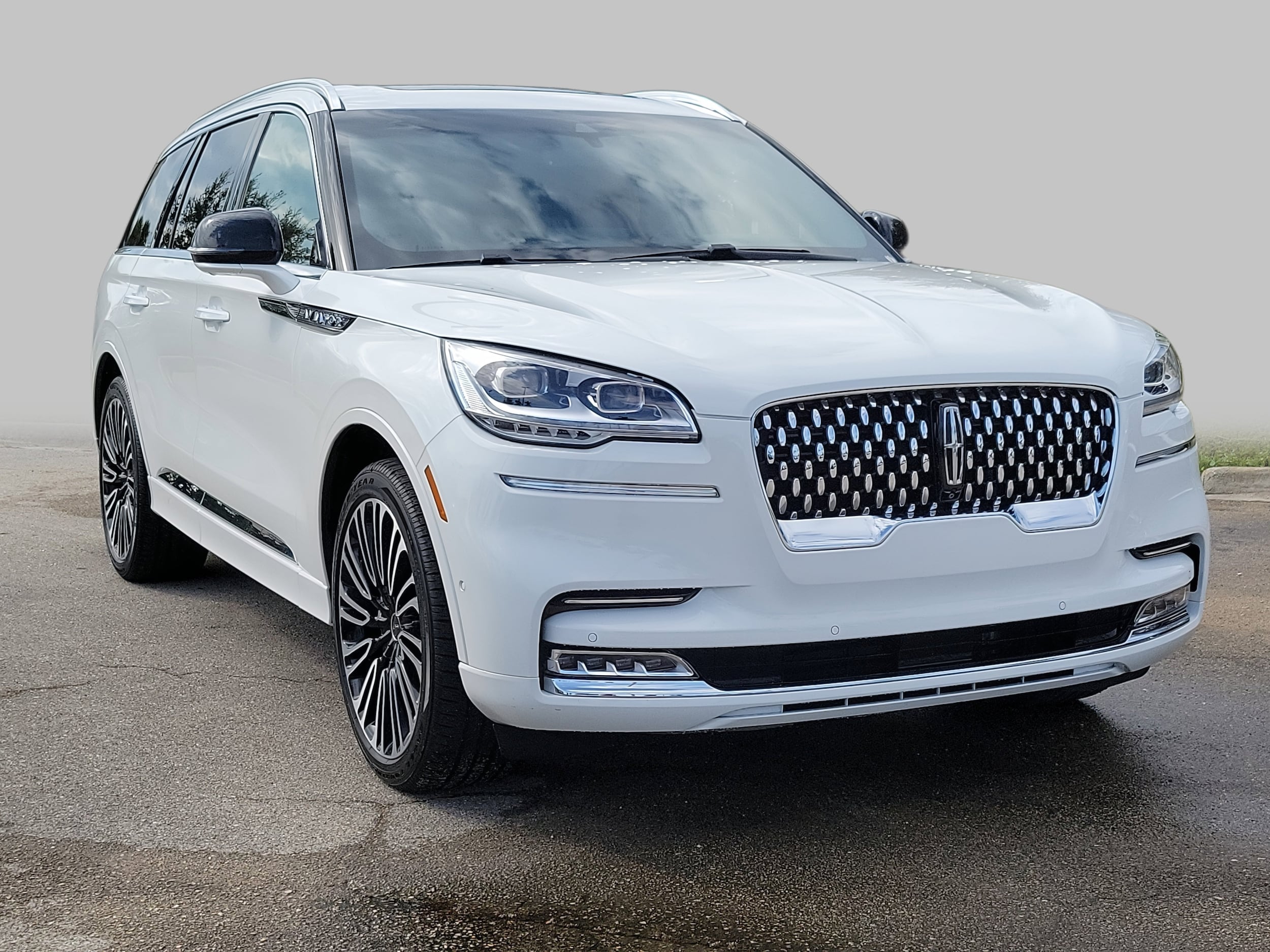 2023 Lincoln Aviator Black Label's photo
