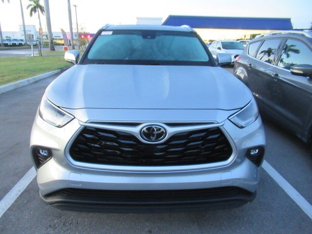 2021 Toyota Highlander XLE photo 2