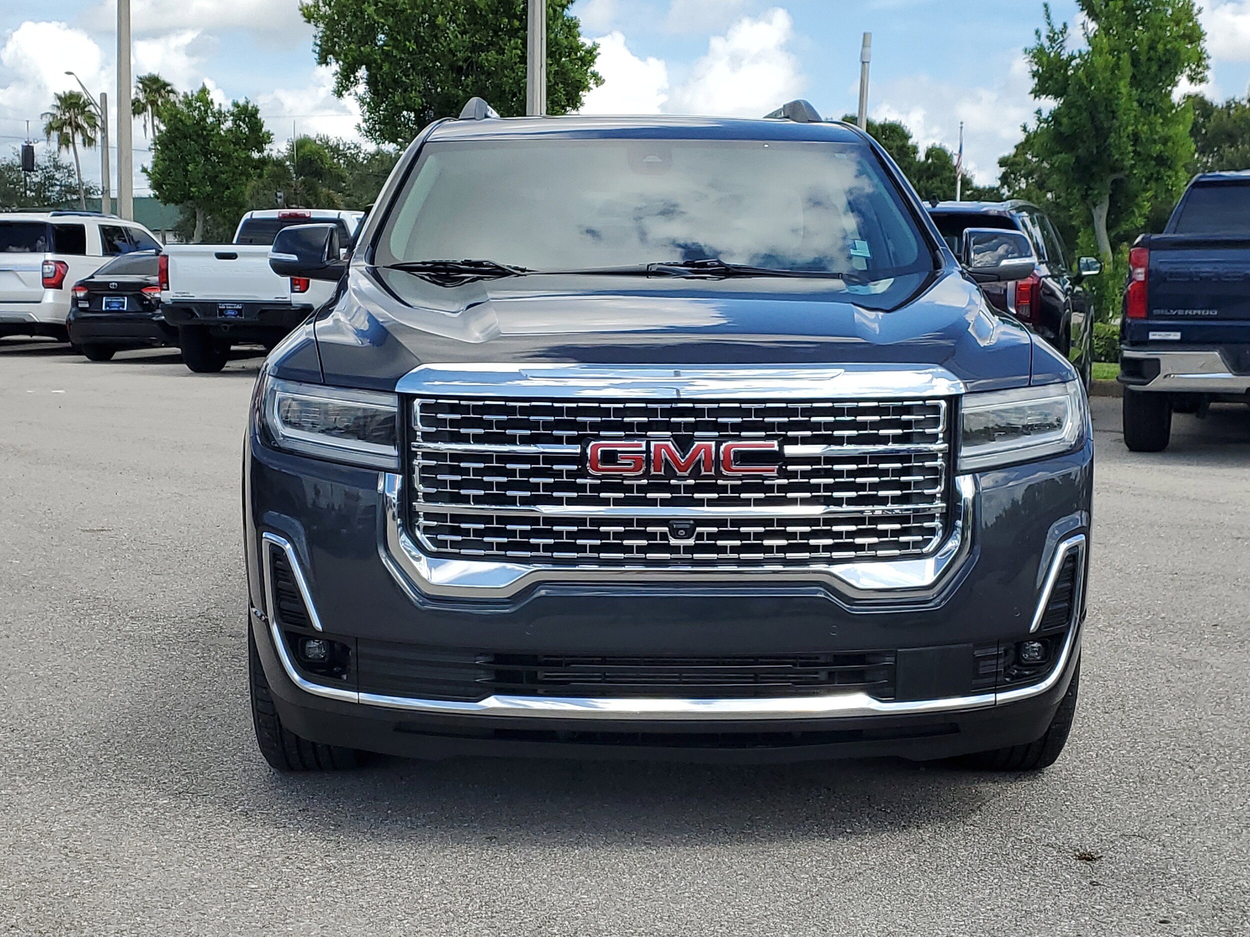 2022 Gmc Acadia Denali photo 2