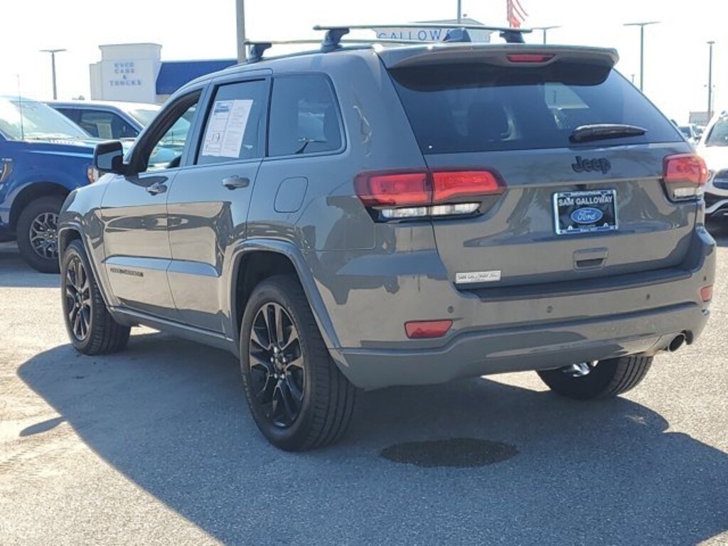 Used 2021 Jeep Grand Cherokee Laredo SUV
